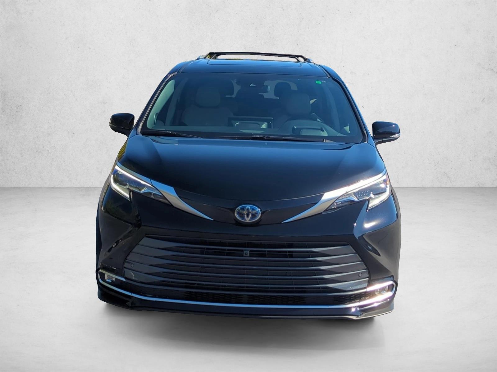 2025 Toyota Sienna Platinum photo 2
