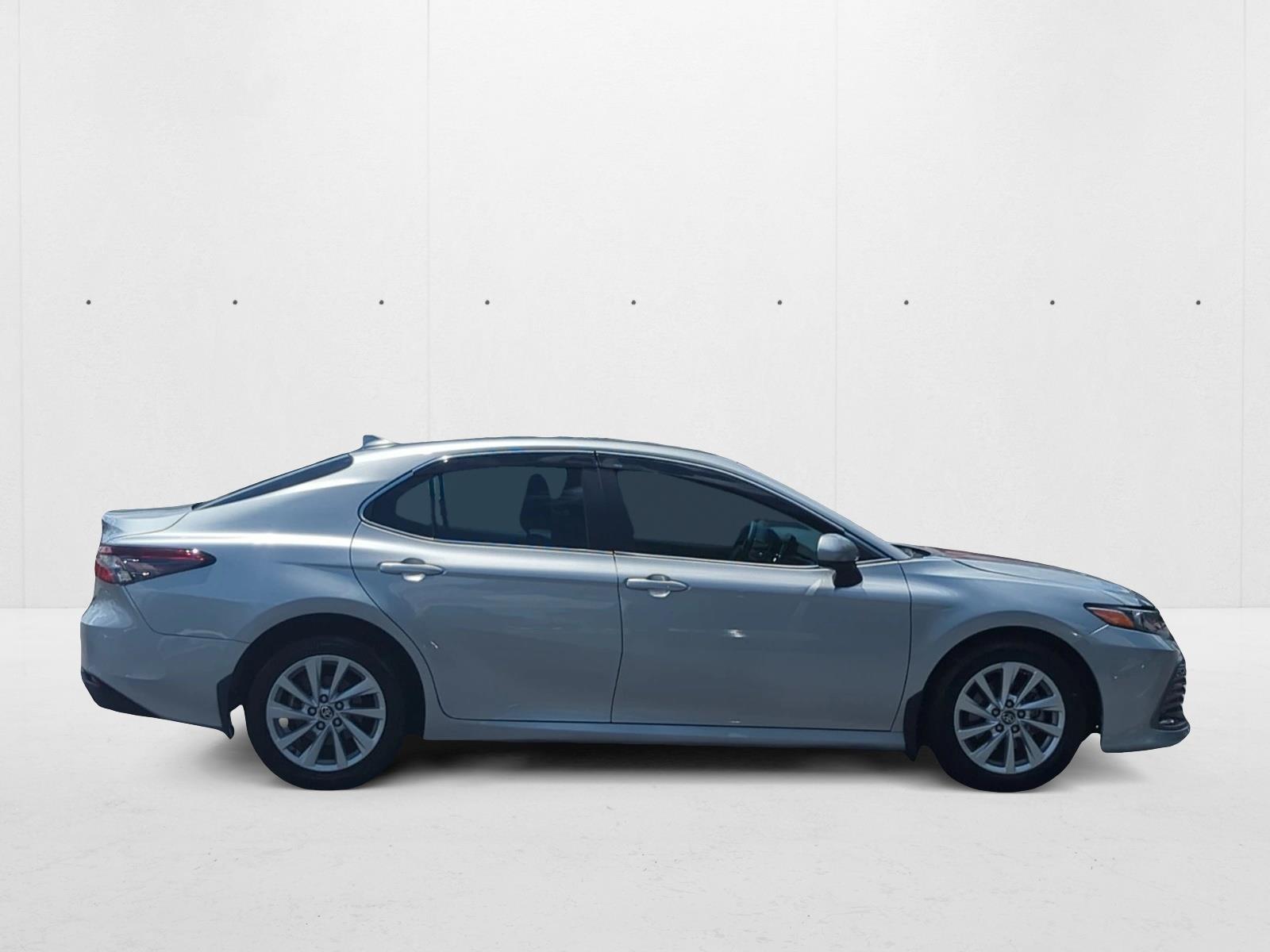 2023 Toyota Camry LE photo 4
