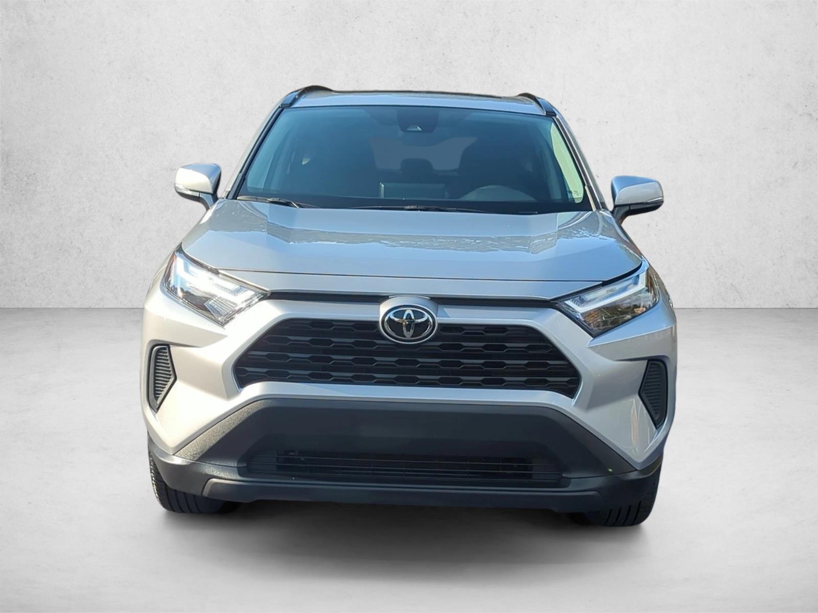 2024 Toyota RAV4 XLE photo 2