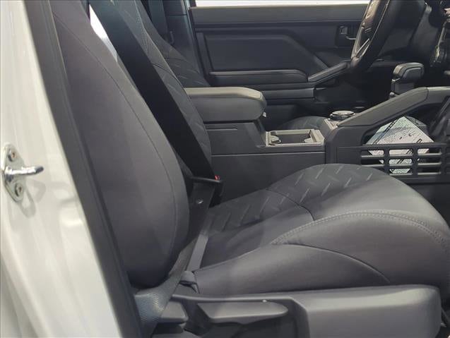 2025 Toyota Tacoma SR5 - Photo 16