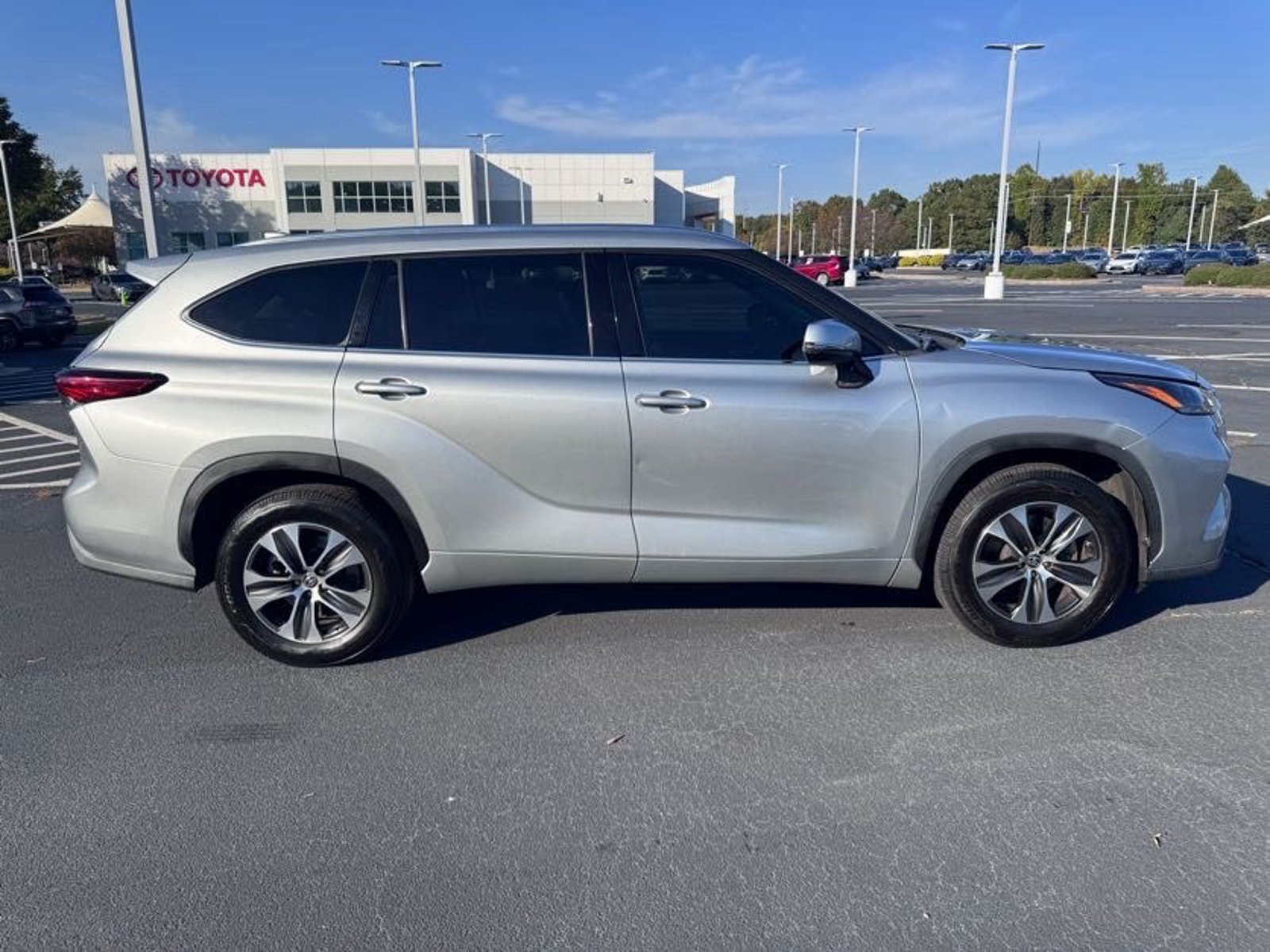 Used 2021 Toyota Highlander XLE SUV
