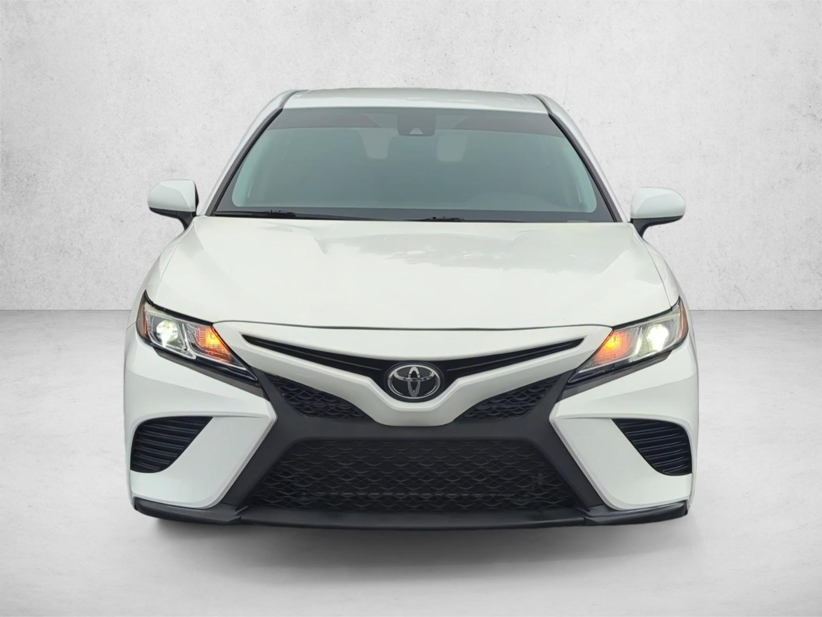 2020 Toyota Camry SE photo 2