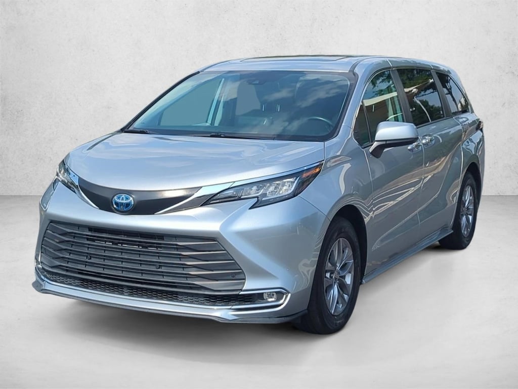 Used 2022 Toyota Sienna XLE 7 Passenger Van Passenger Van