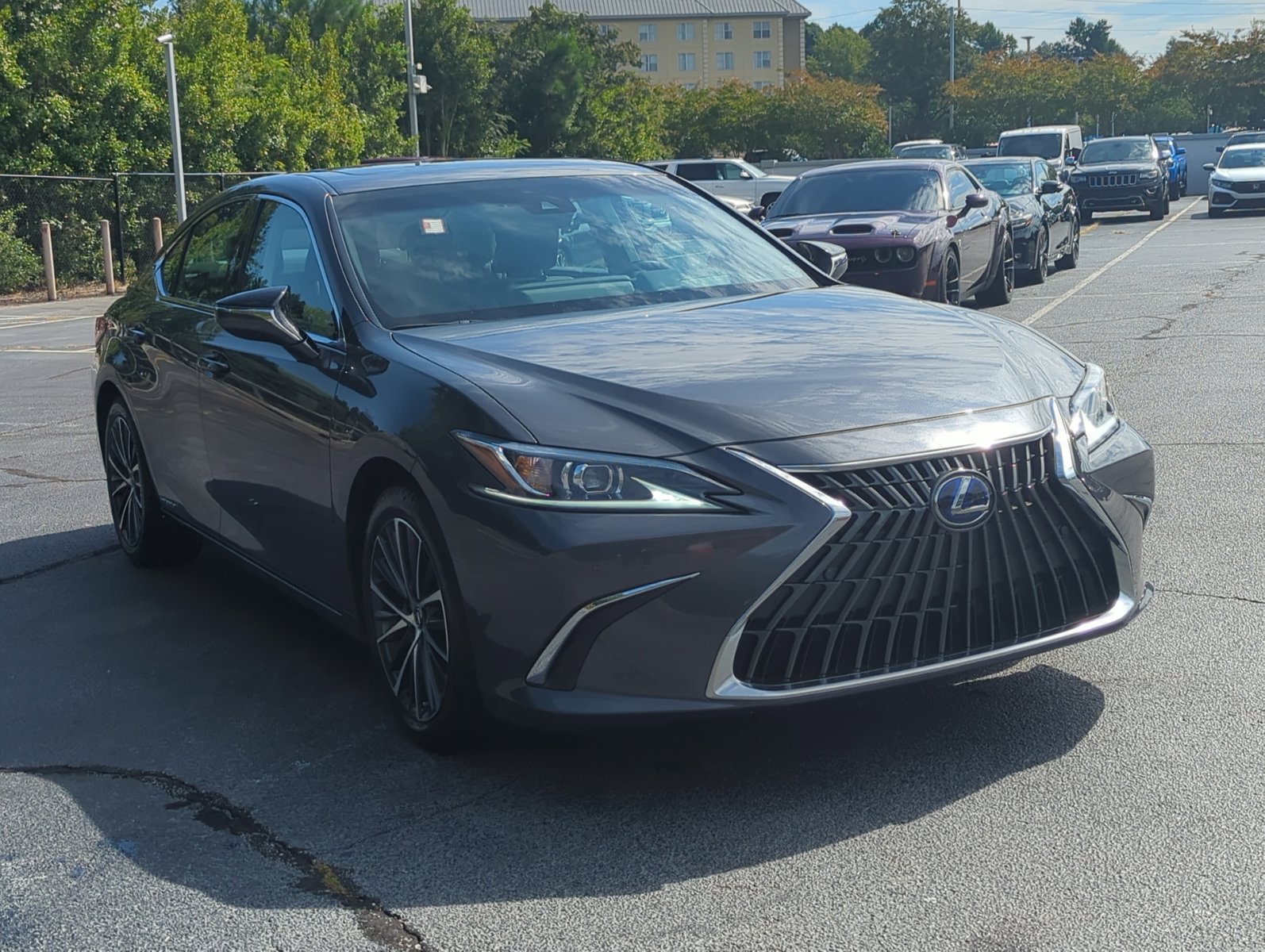 2022 Lexus ES 300h photo 3