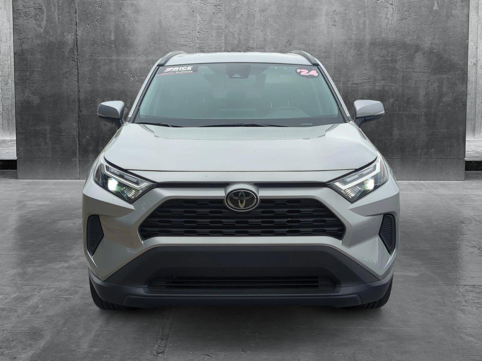 2024 Toyota RAV4 XLE photo 2
