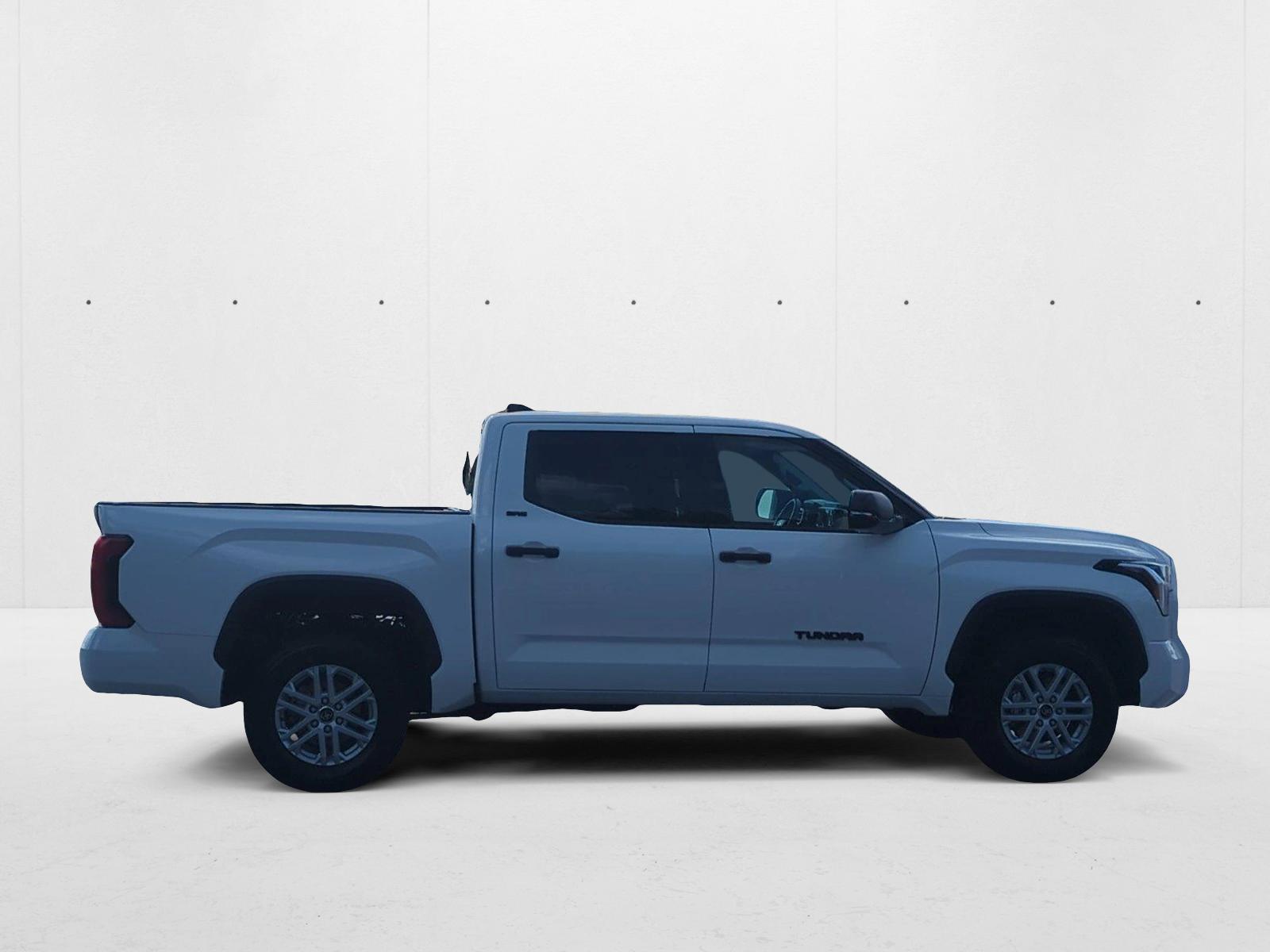 2023 Toyota Tundra SR5 CrewMax photo 4