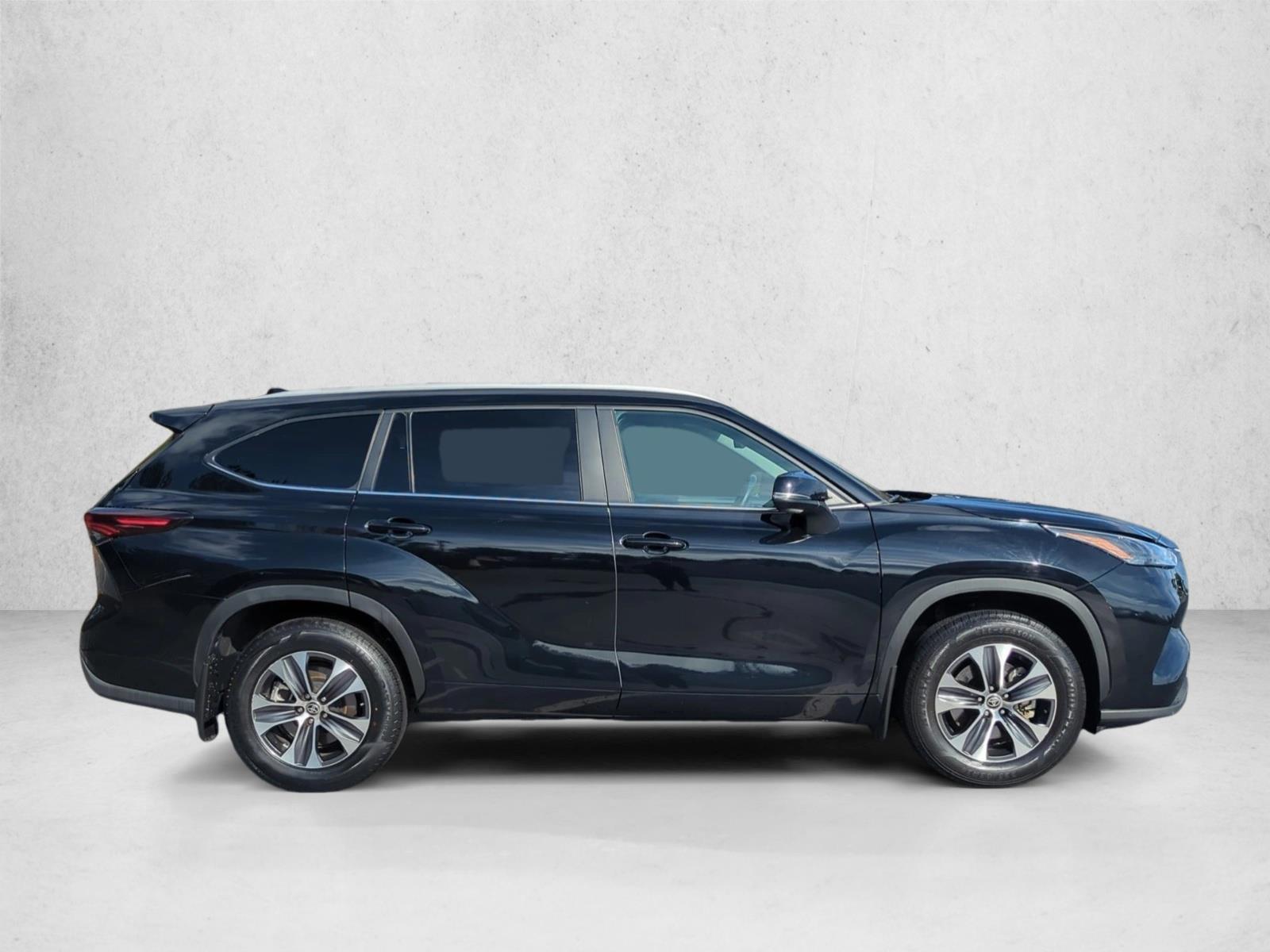2024 Toyota Highlander XLE photo 4