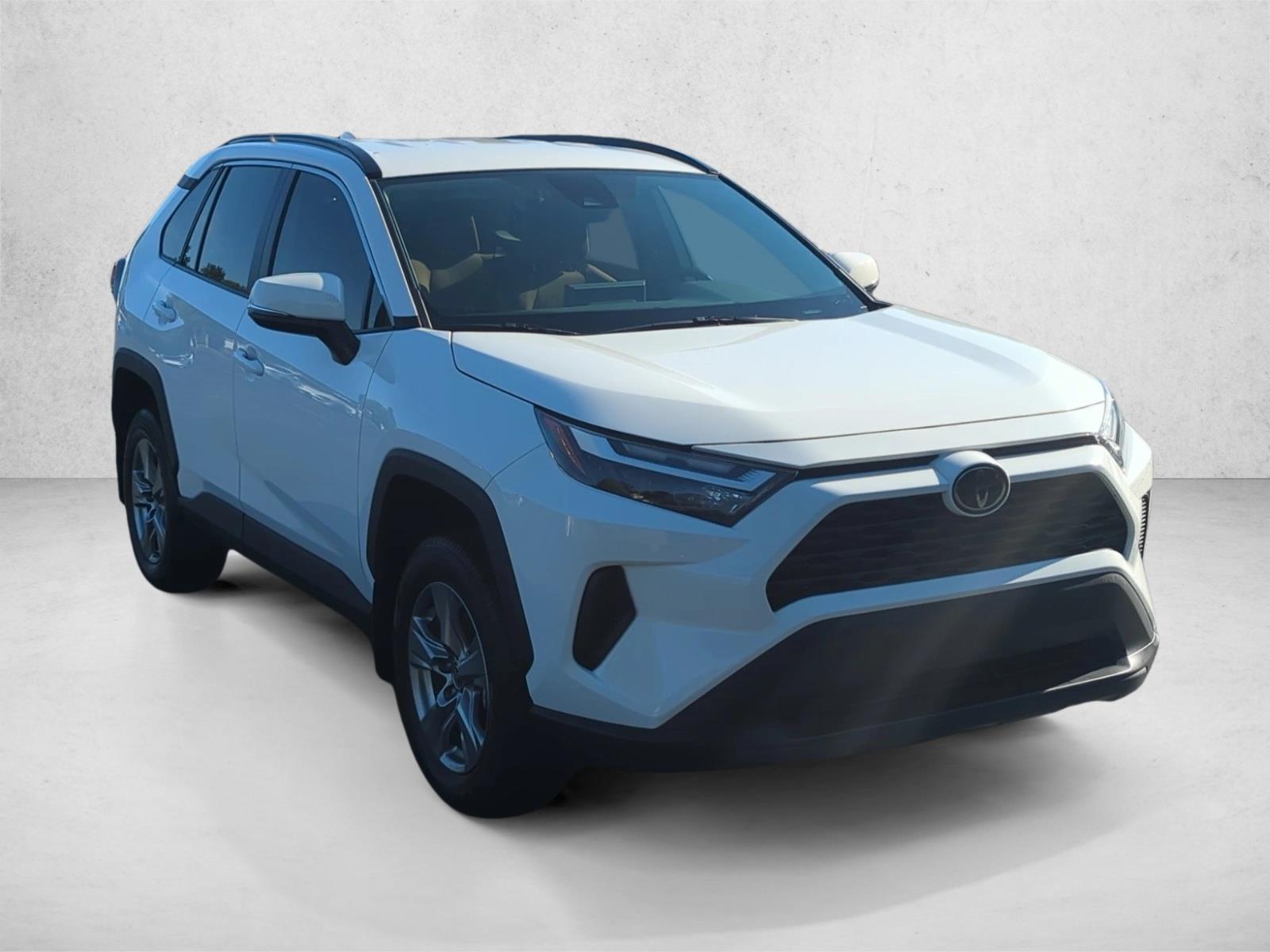 2024 Toyota RAV4 XLE photo 3