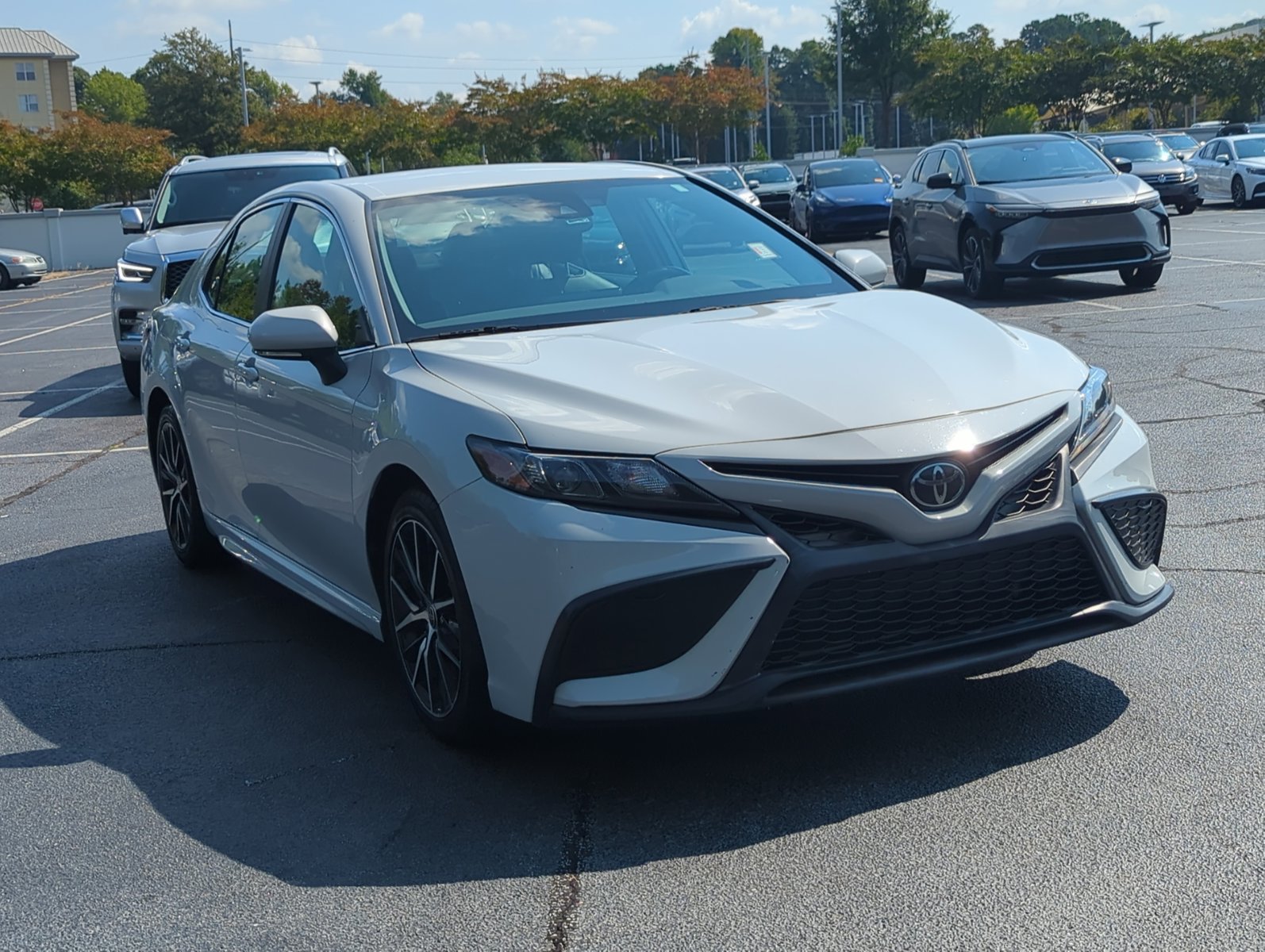 2023 Toyota Camry SE photo 3