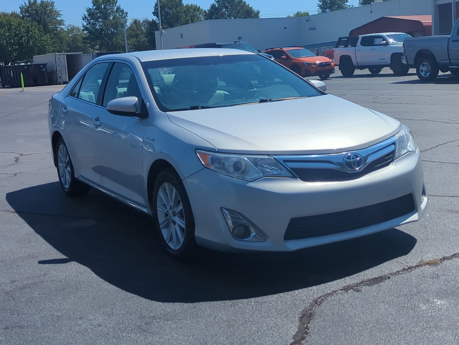 2014 Toyota Camry Hybrid XLE photo 3