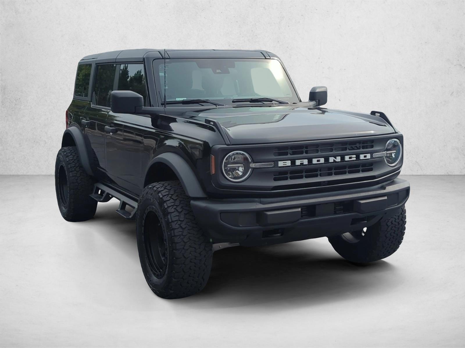 2025 Ford Bronco Base photo 3