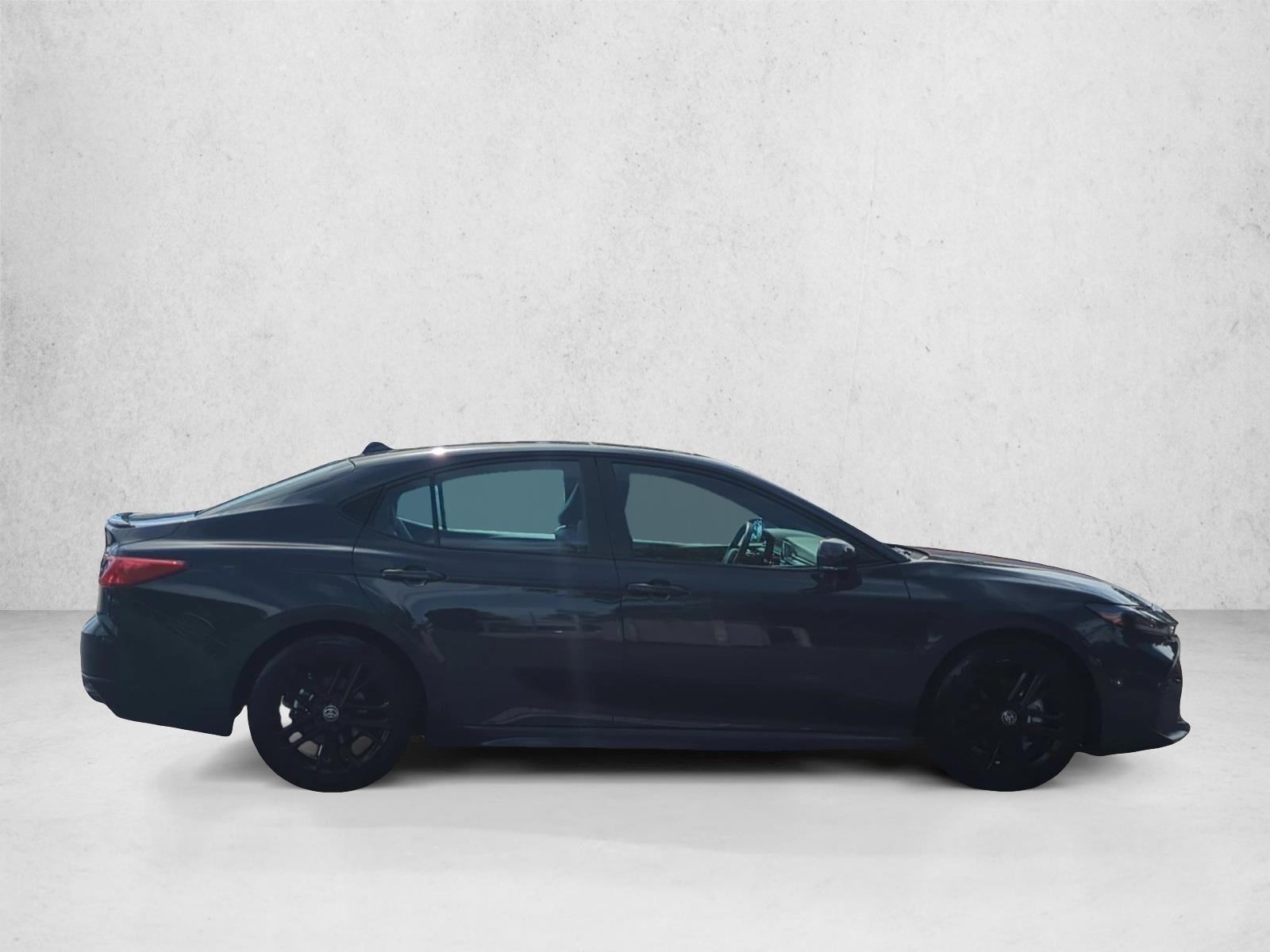 2025 Toyota Camry SE photo 4