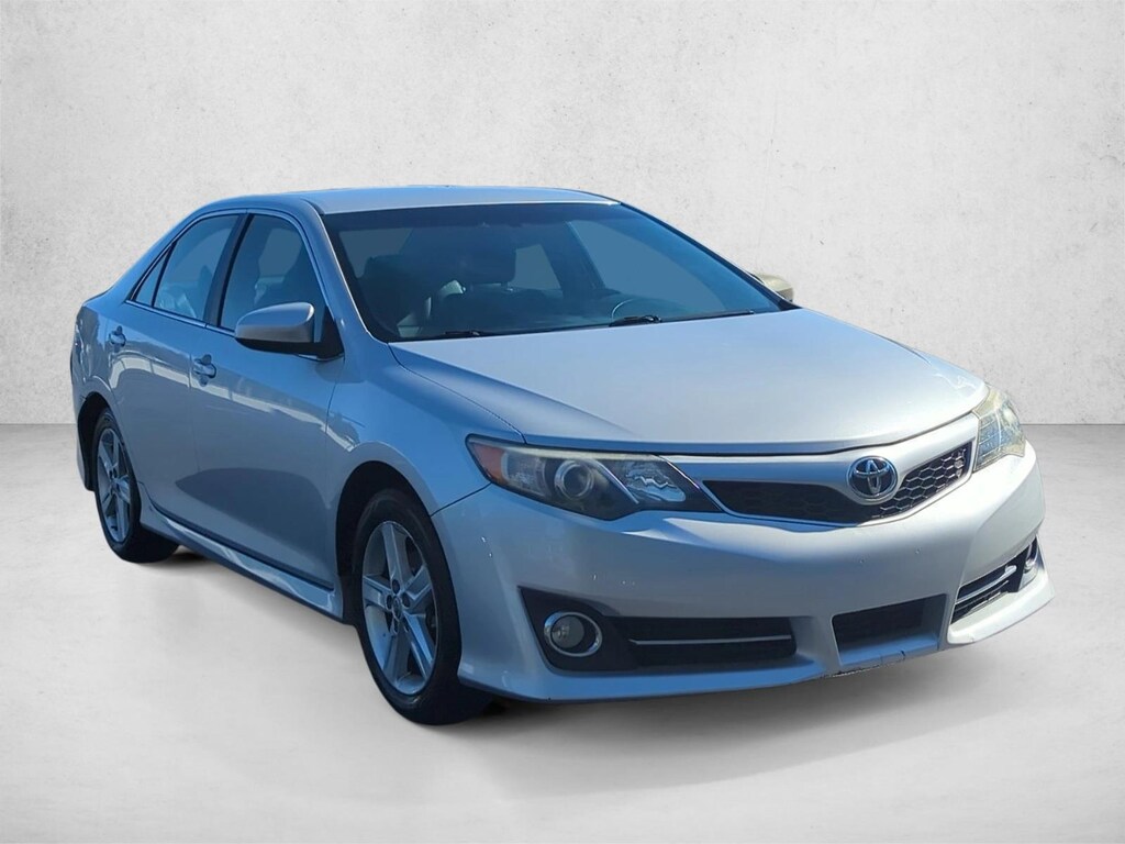 Used 2013 Toyota Camry SE Sedan