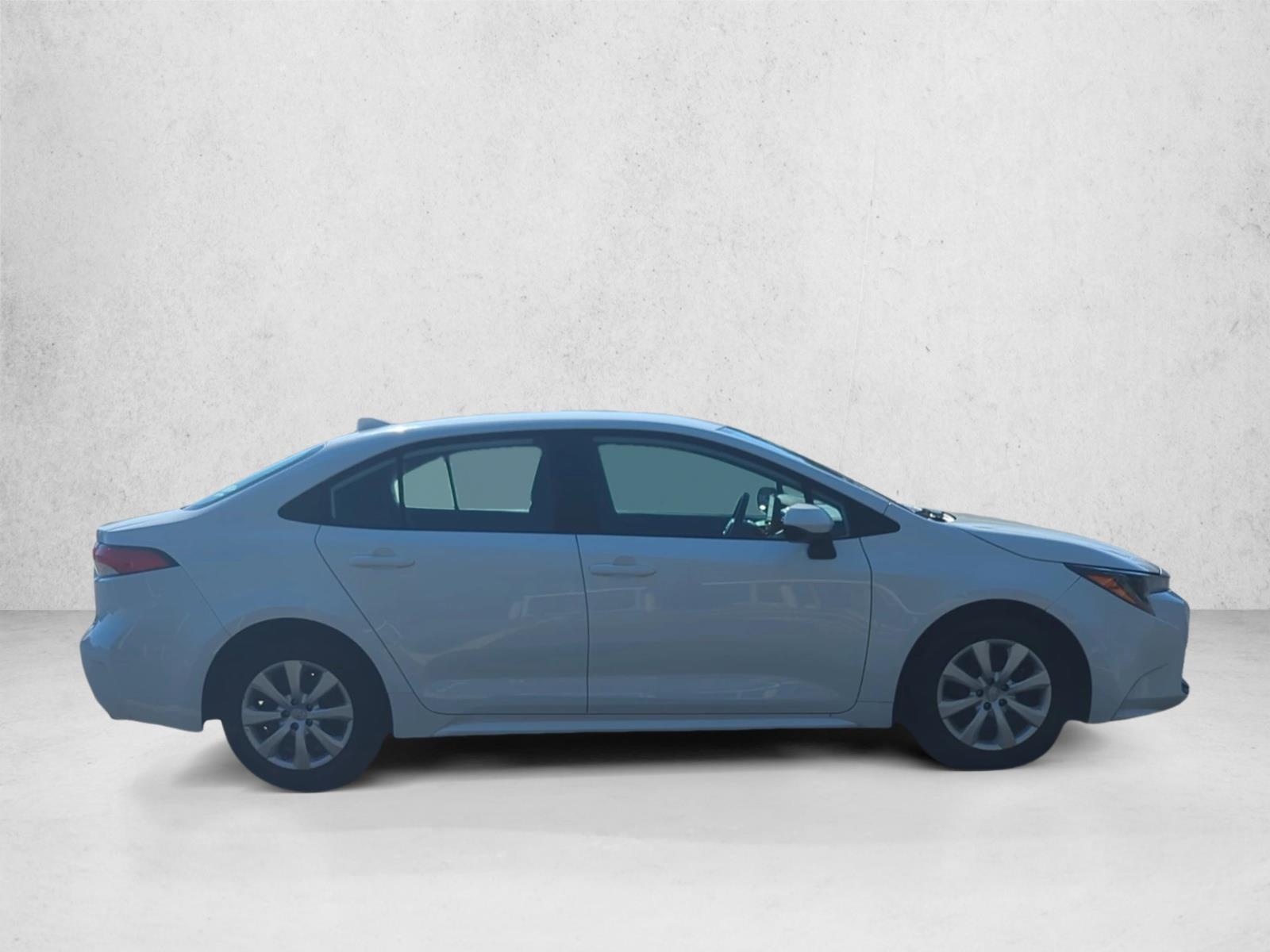 2024 Toyota Corolla LE photo 4