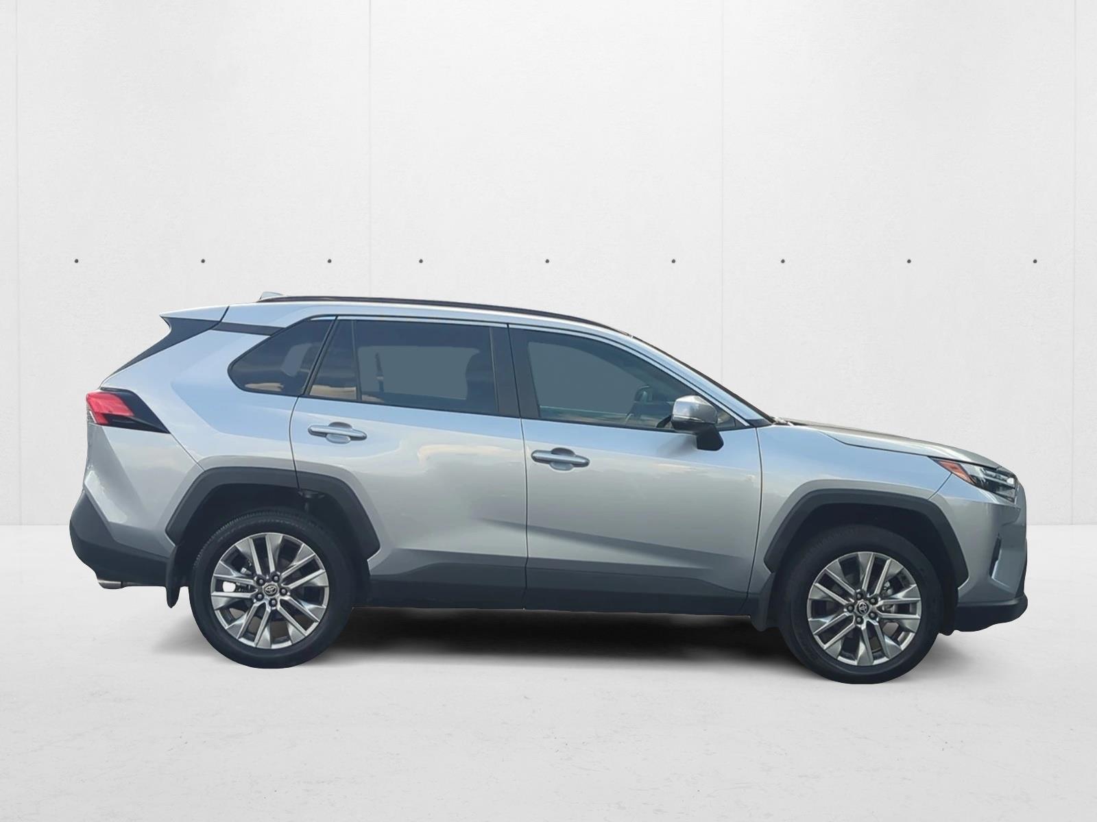2024 Toyota RAV4 XLE Premium photo 4