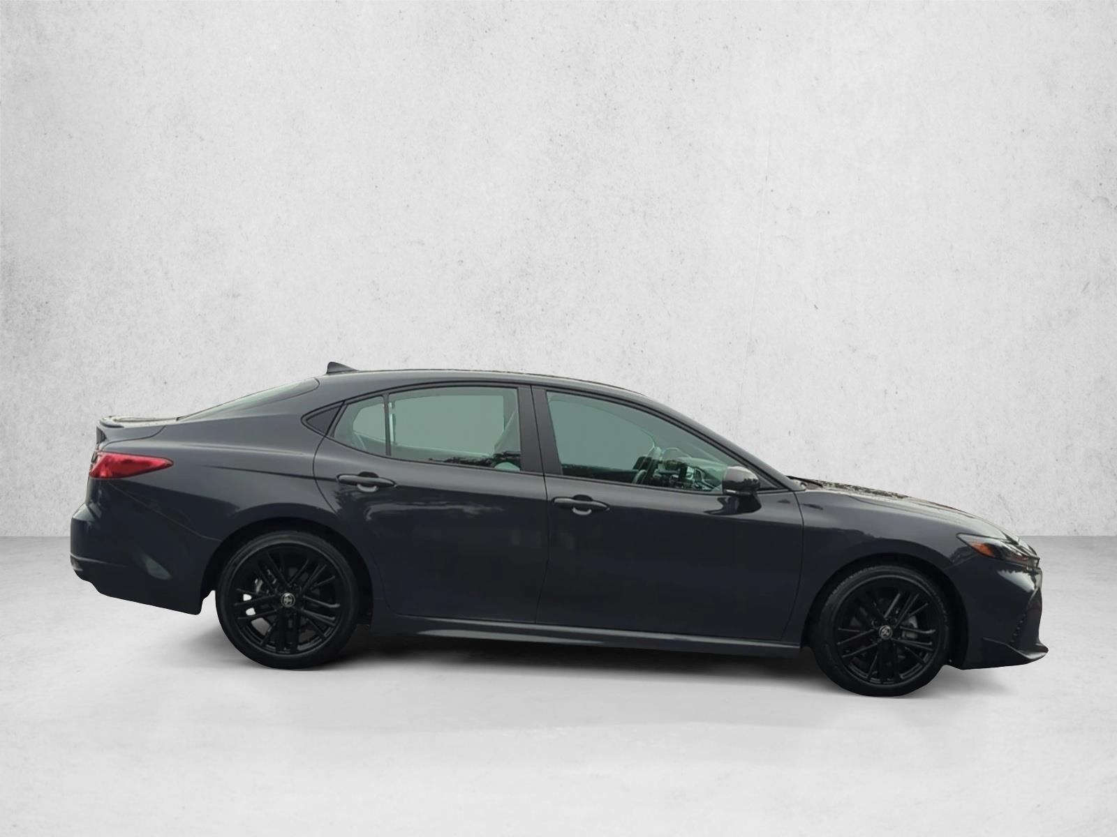 2025 Toyota Camry SE photo 4