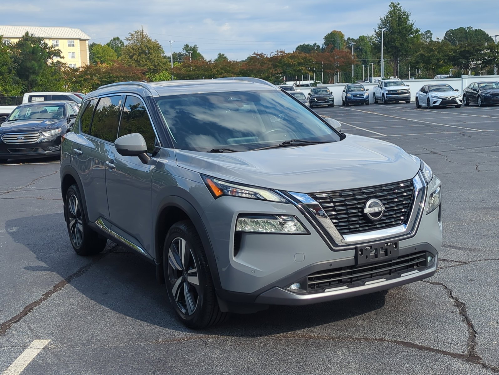 2022 Nissan Rogue SL photo 3