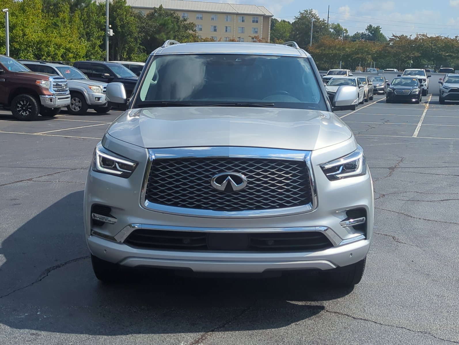 2021 Infiniti QX80 Luxe photo 2