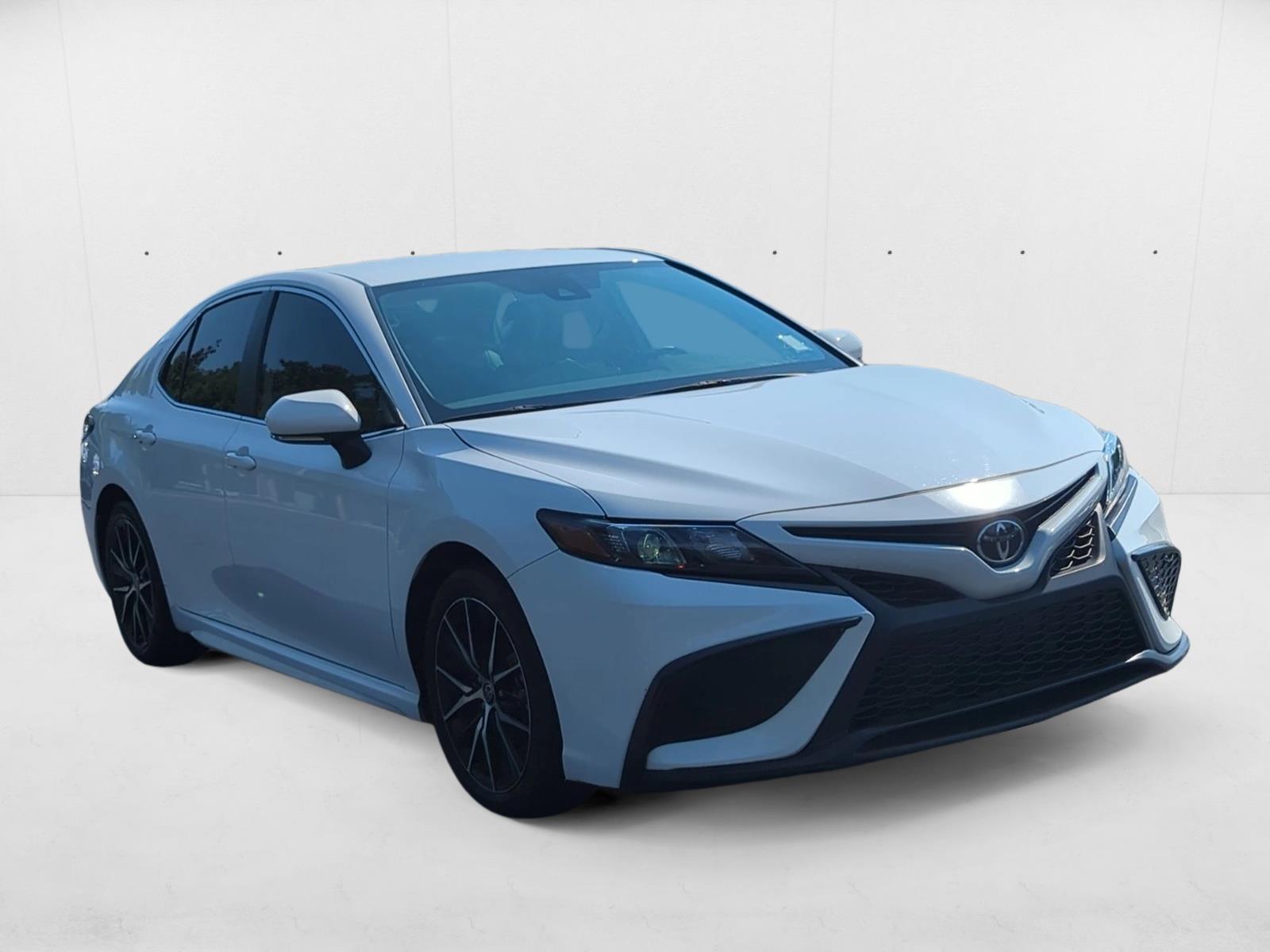 2024 Toyota Camry SE photo 3