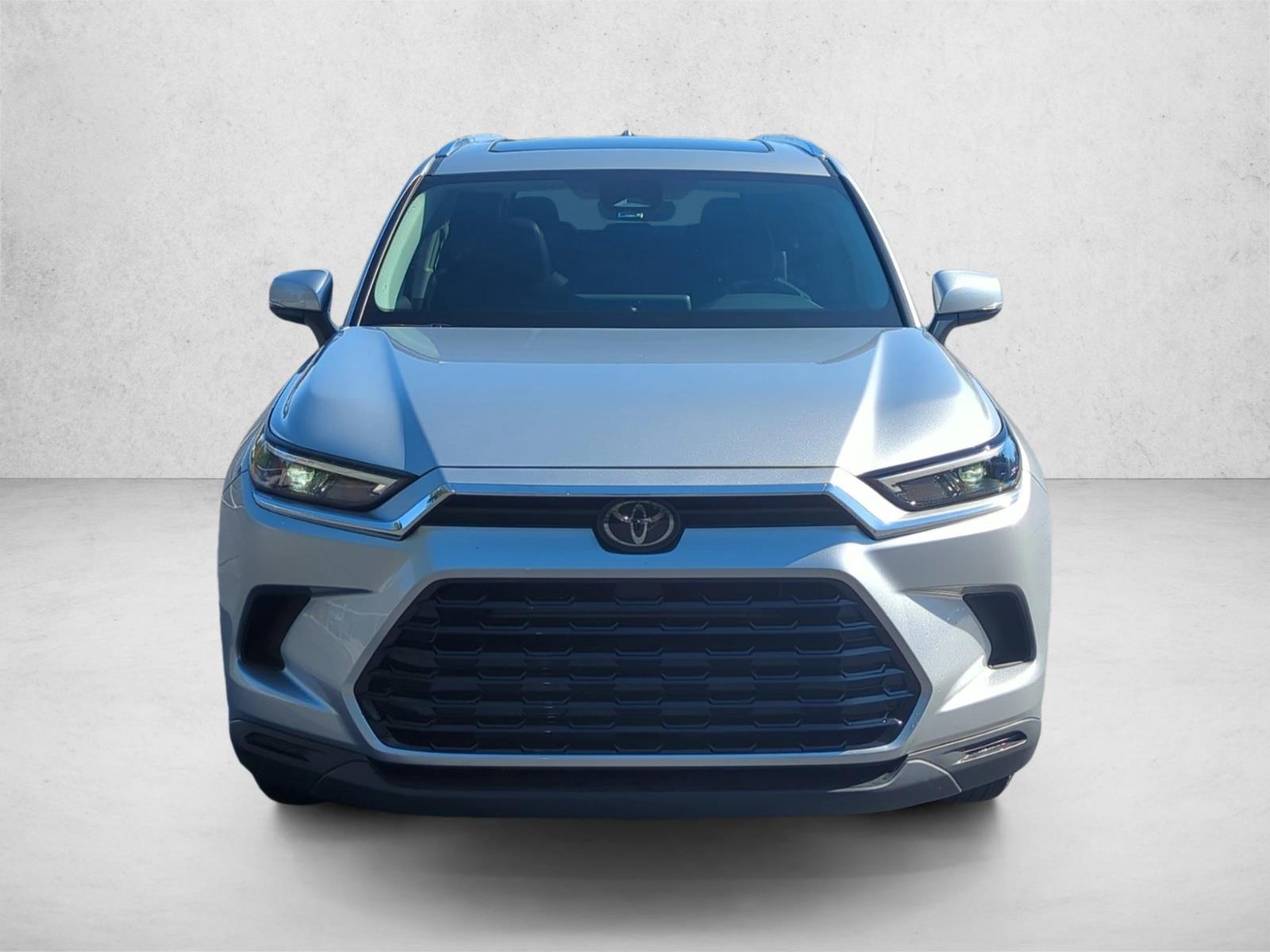 2024 Toyota Highlander Hybrid XLE photo 2