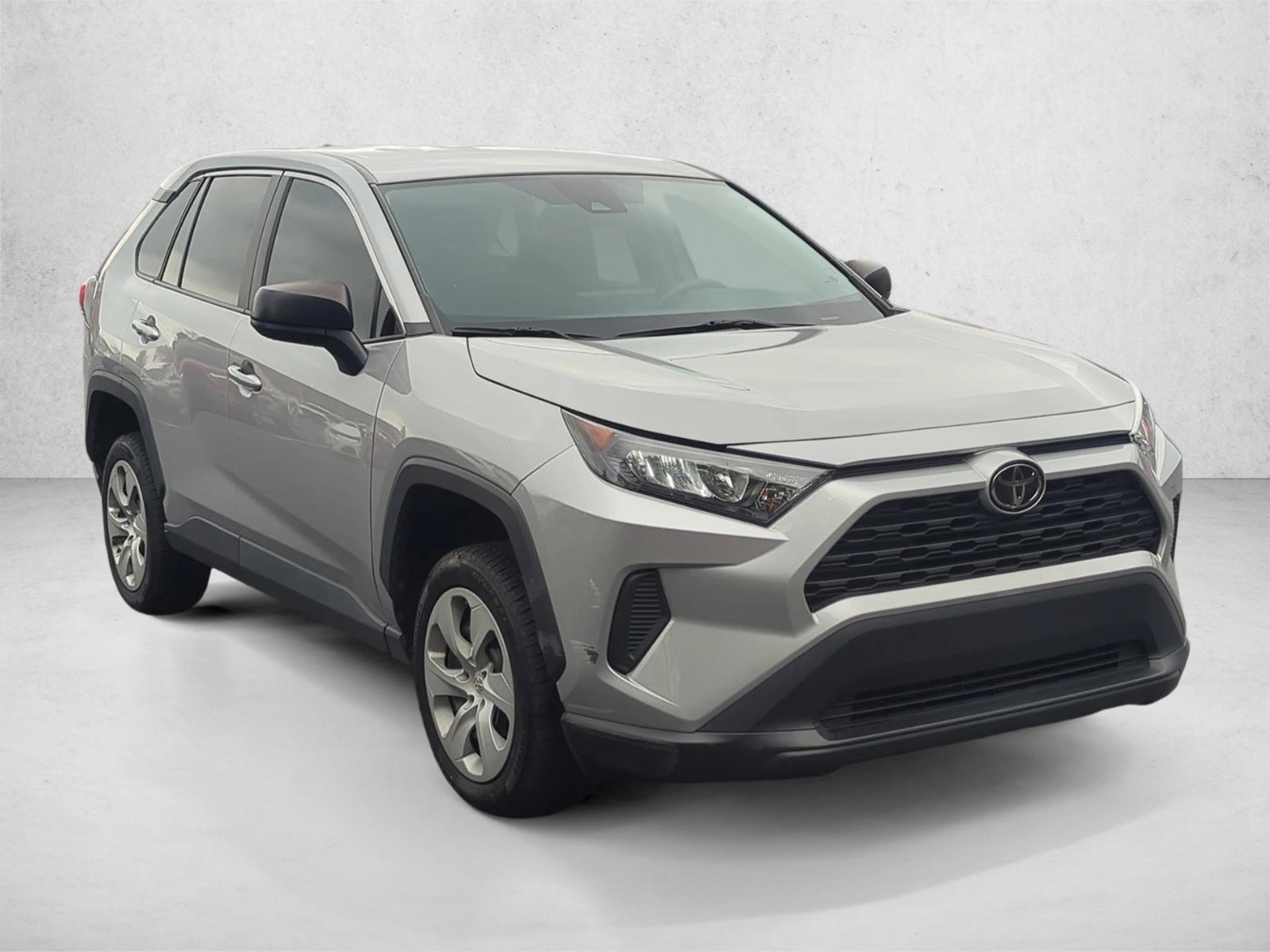 2022 Toyota RAV4 LE photo 3