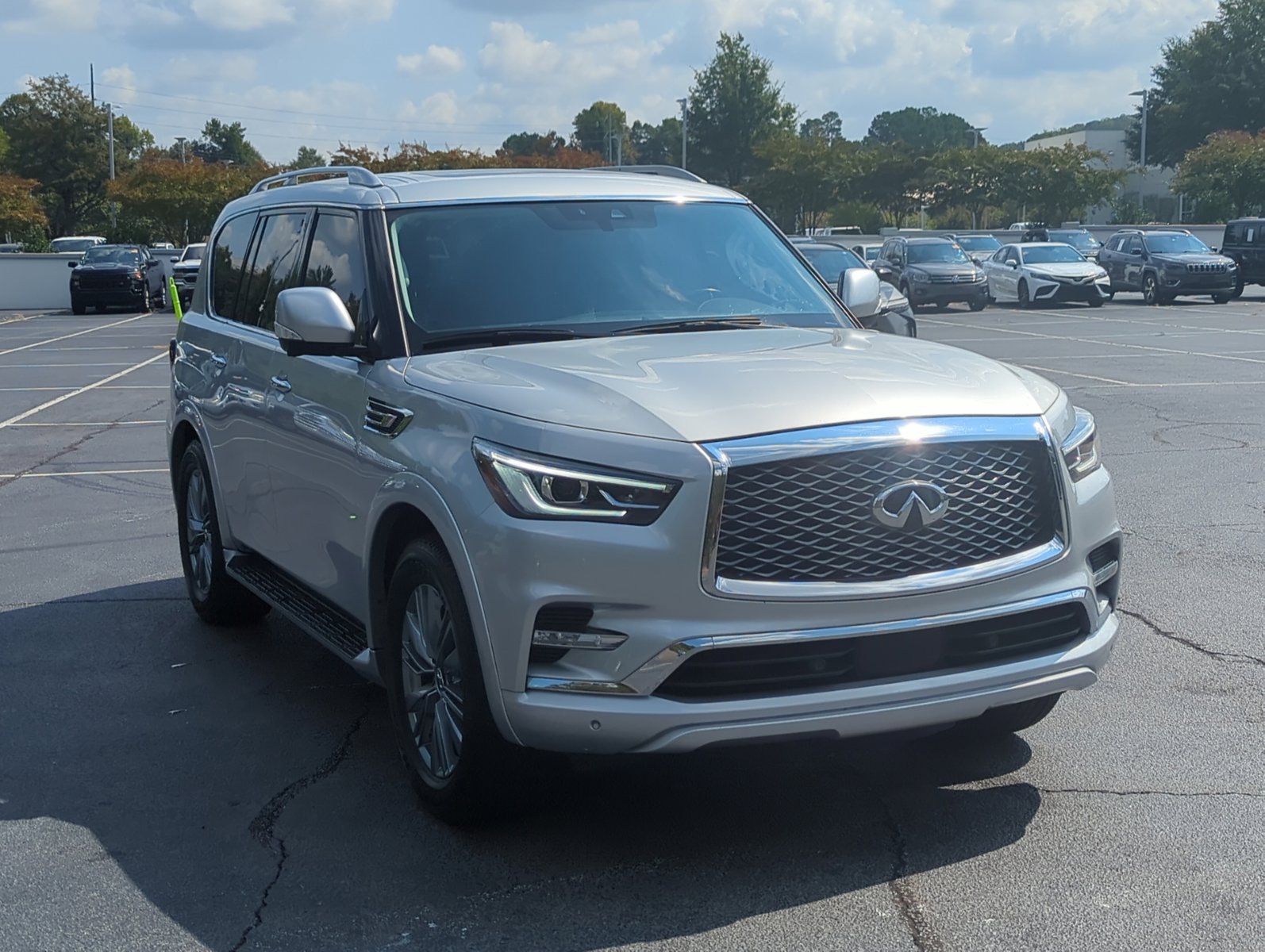 2021 Infiniti QX80 Luxe photo 3