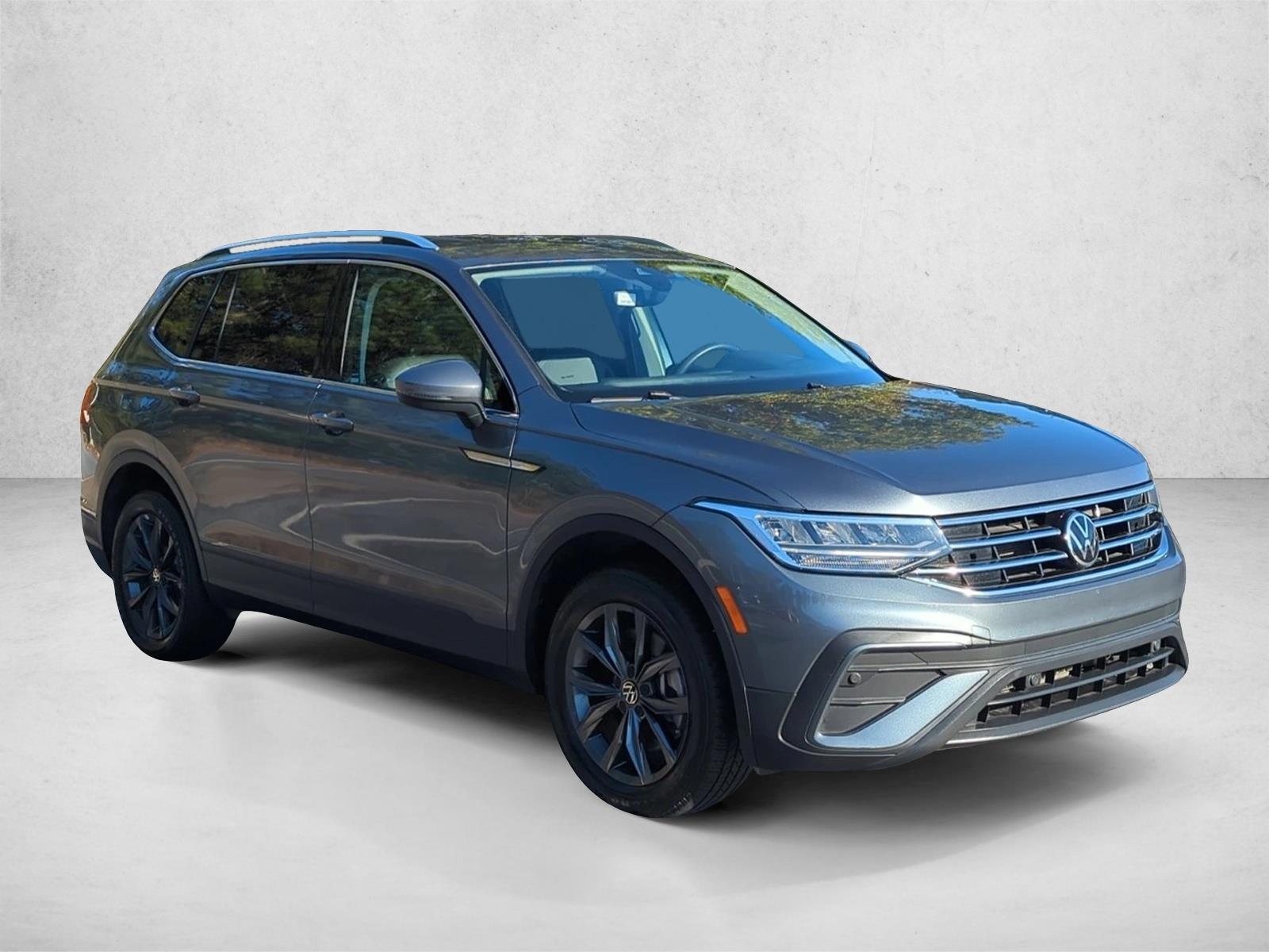 2022 Volkswagen Tiguan SE photo 3