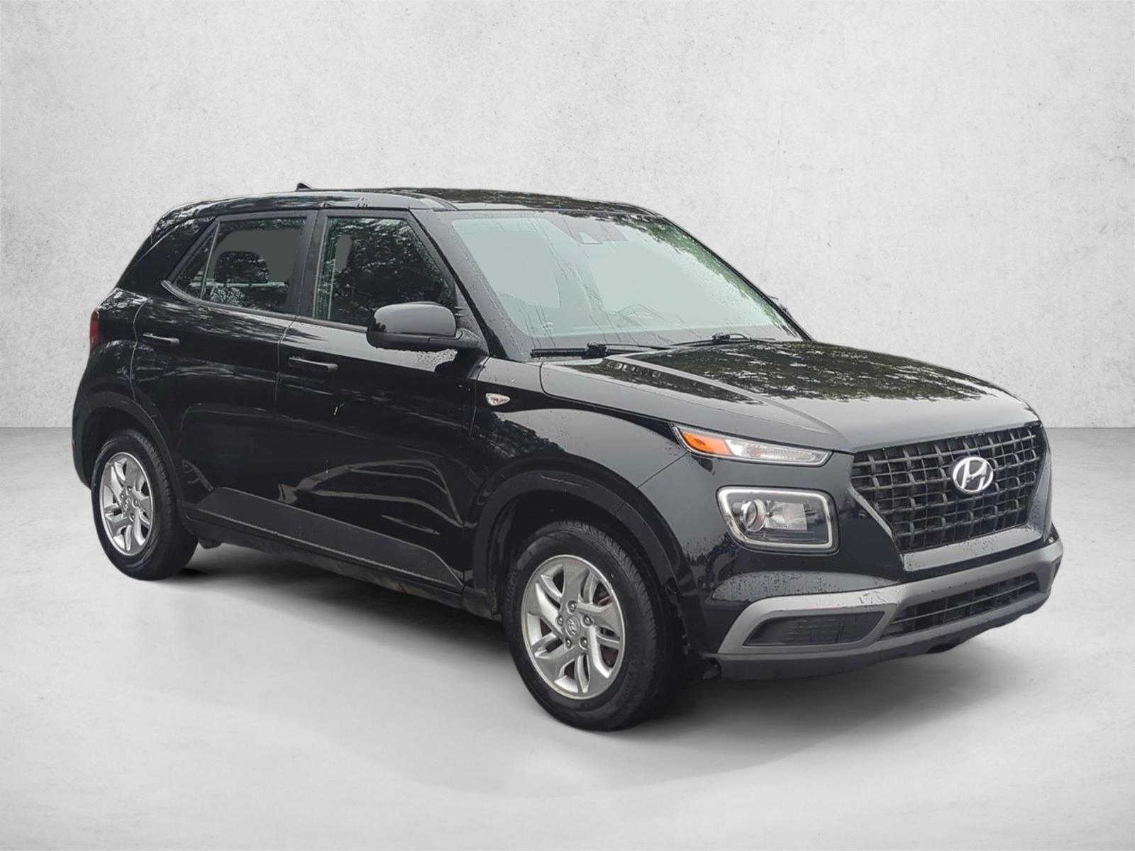 2022 Hyundai Venue SE photo 2