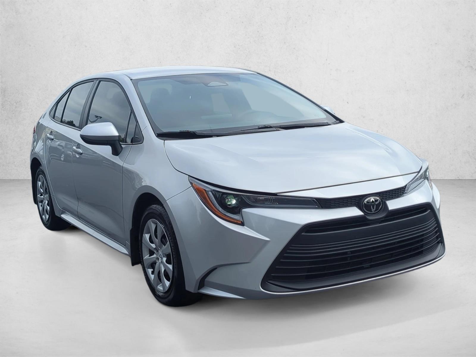 2025 Toyota Corolla LE photo 3