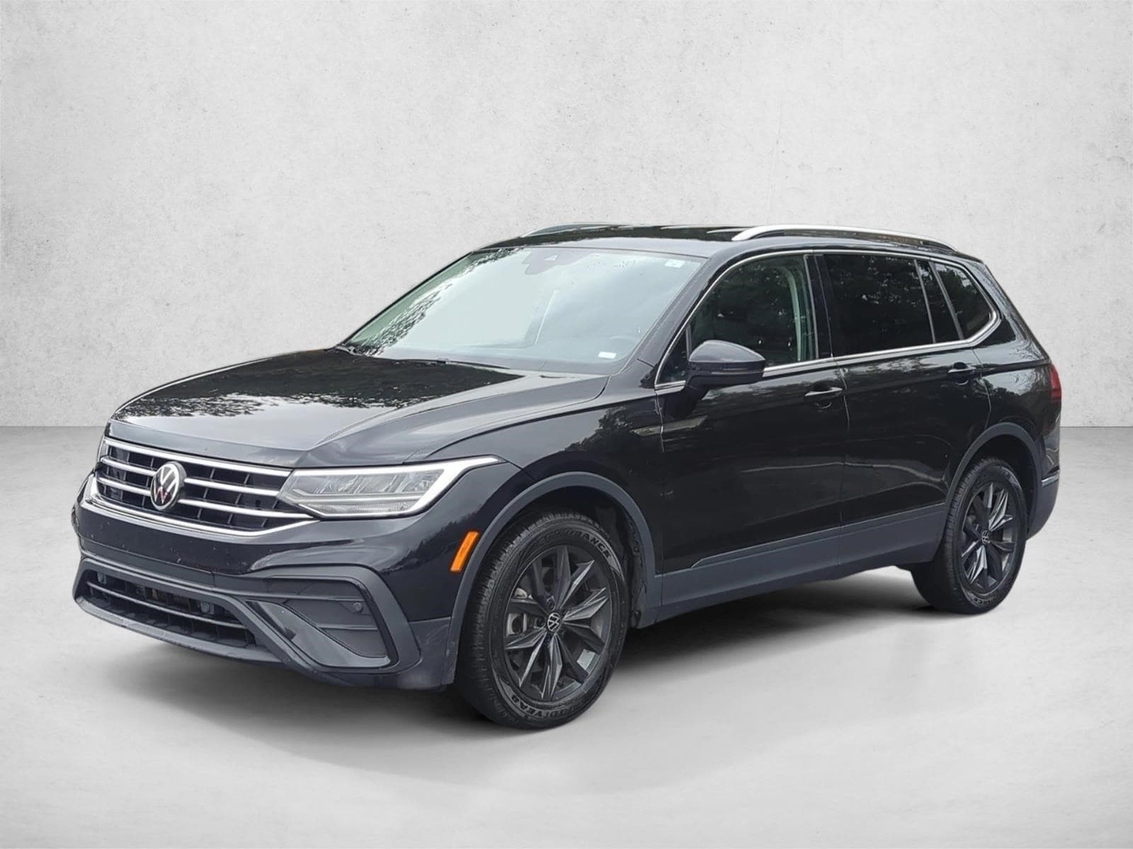 2024 Volkswagen Tiguan SE's photo