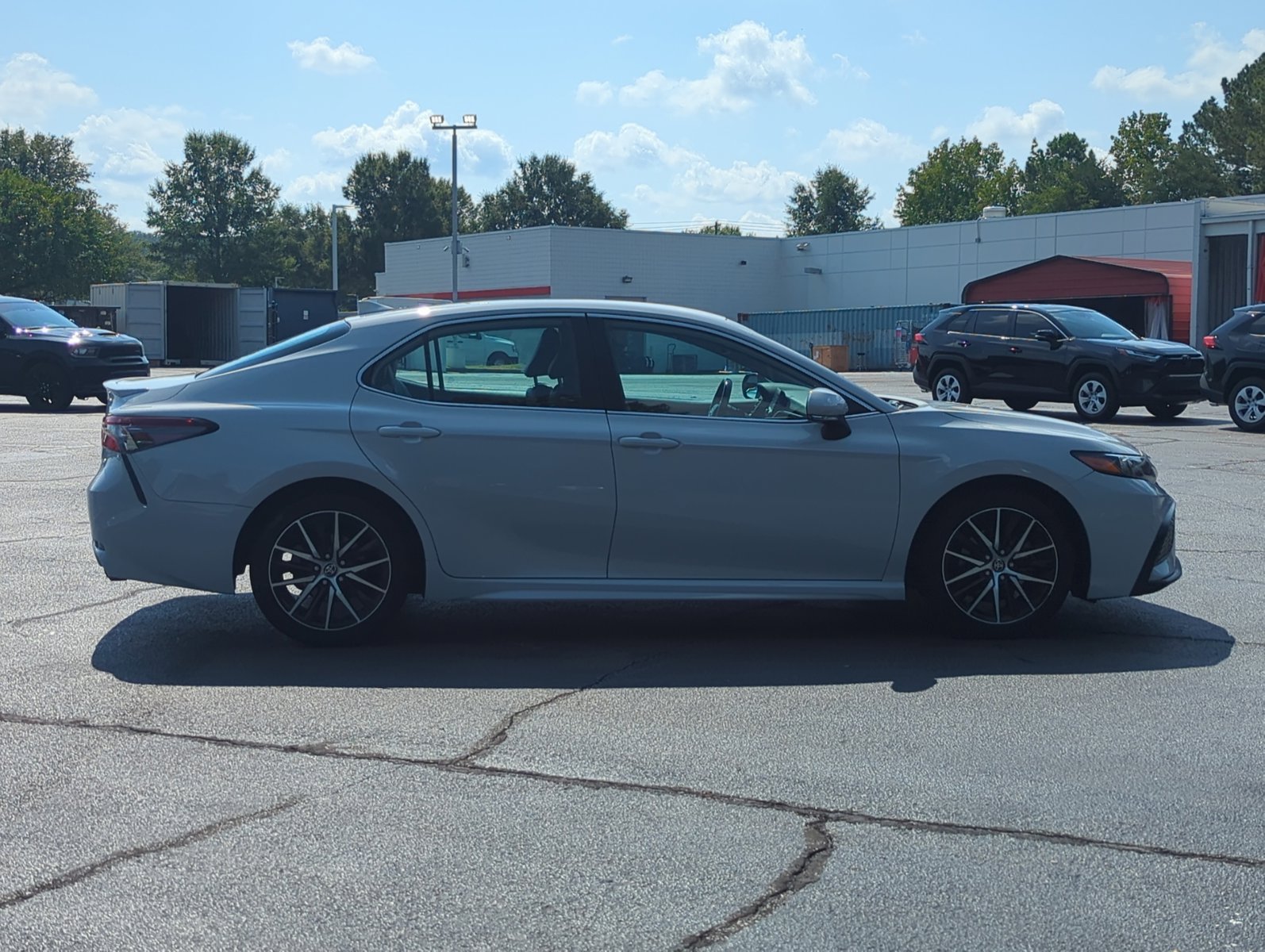 2023 Toyota Camry SE photo 4