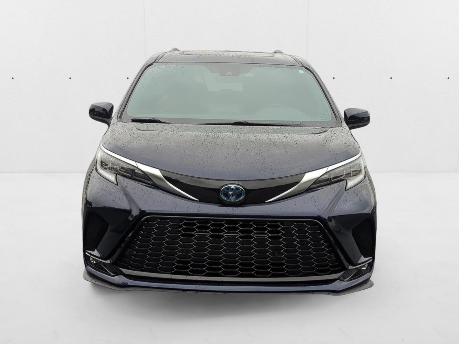 2022 Toyota Sienna XSE photo 2