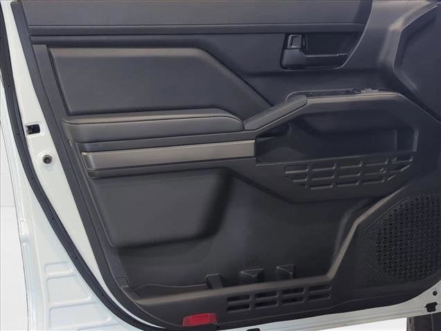 2025 Toyota Tacoma SR5 - Photo 8