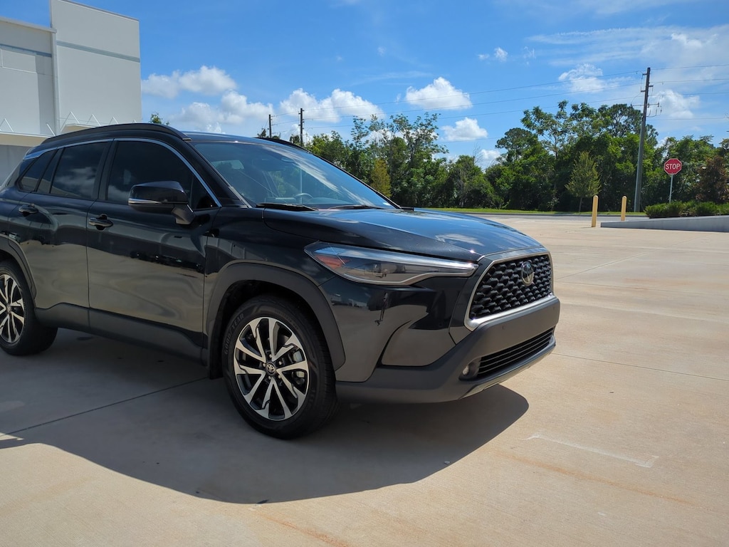 Used 2025 Toyota Corolla Cross XLE SUV