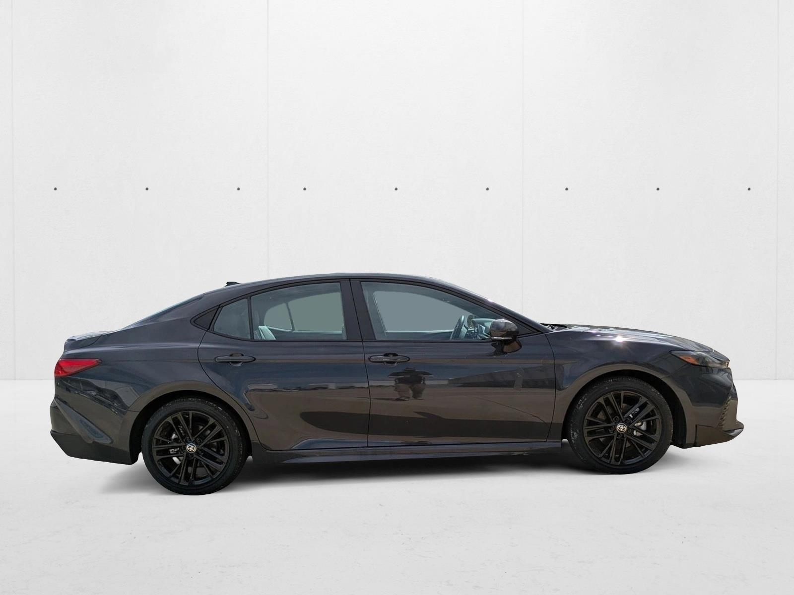 2025 Toyota Camry SE photo 4