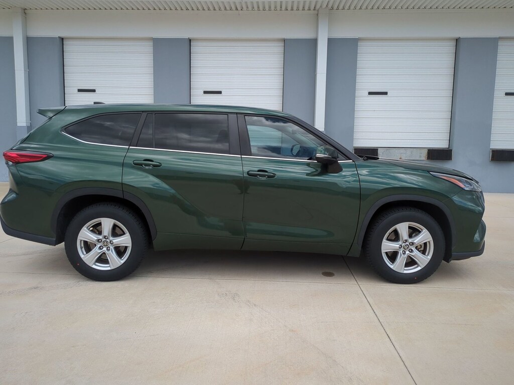 Used 2023 Toyota Highlander LE SUV