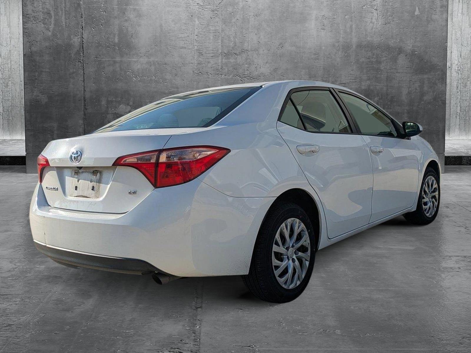 2017 Toyota Corolla LE photo 4