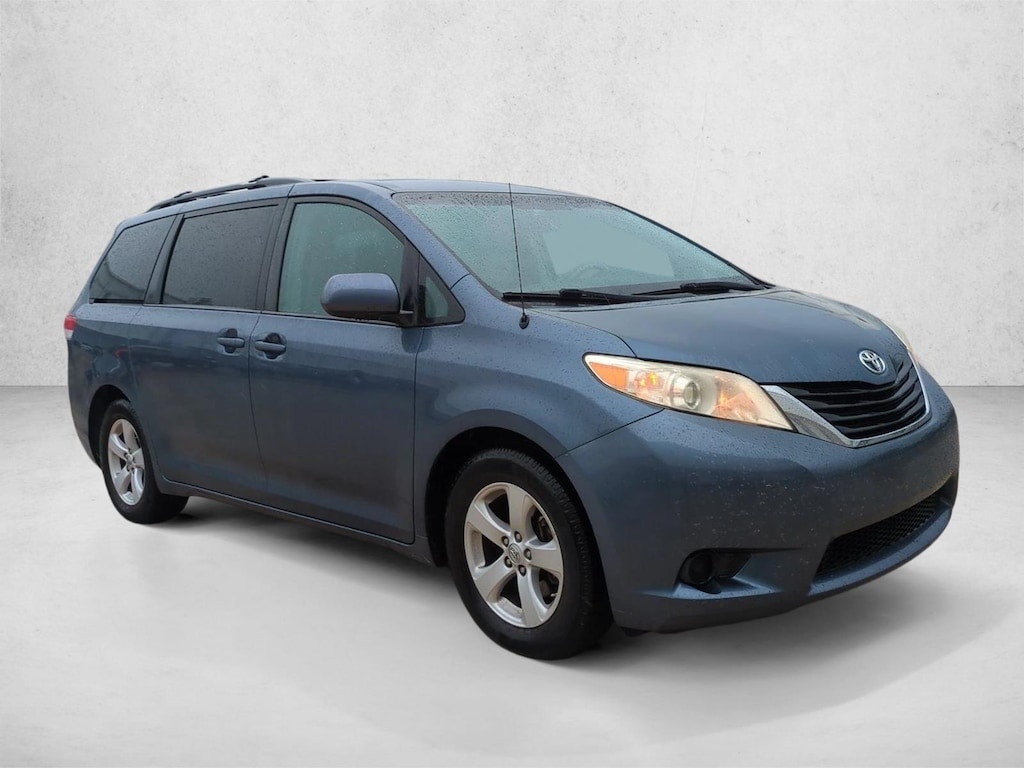Used 2014 Toyota Sienna LE Van
