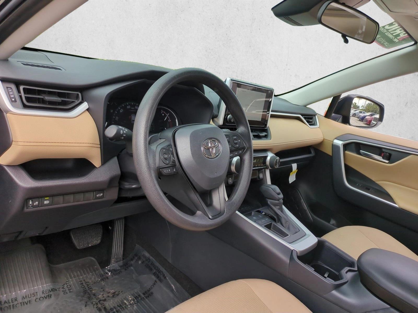 2025 Toyota RAV4 XLE - Photo 10