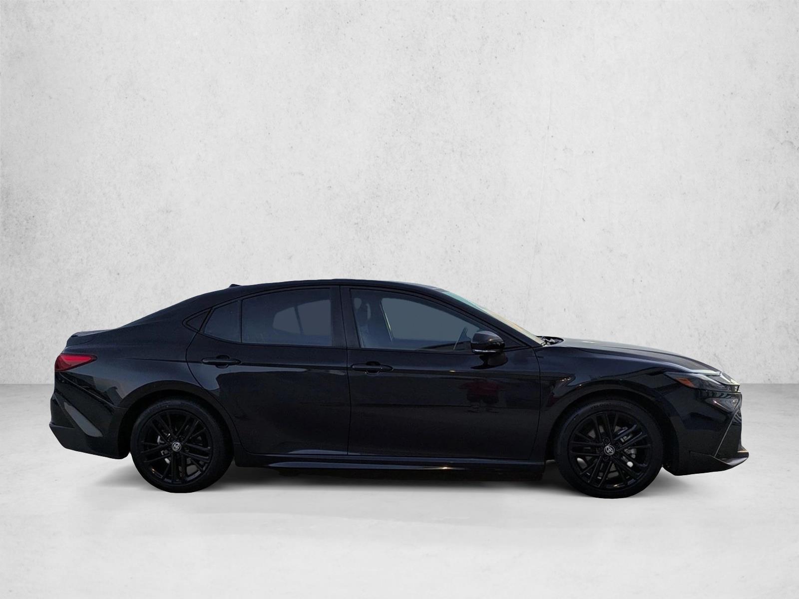 2025 Toyota Camry SE photo 4