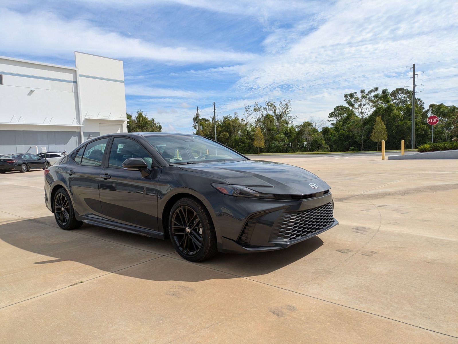 2025 Toyota Camry SE photo 3