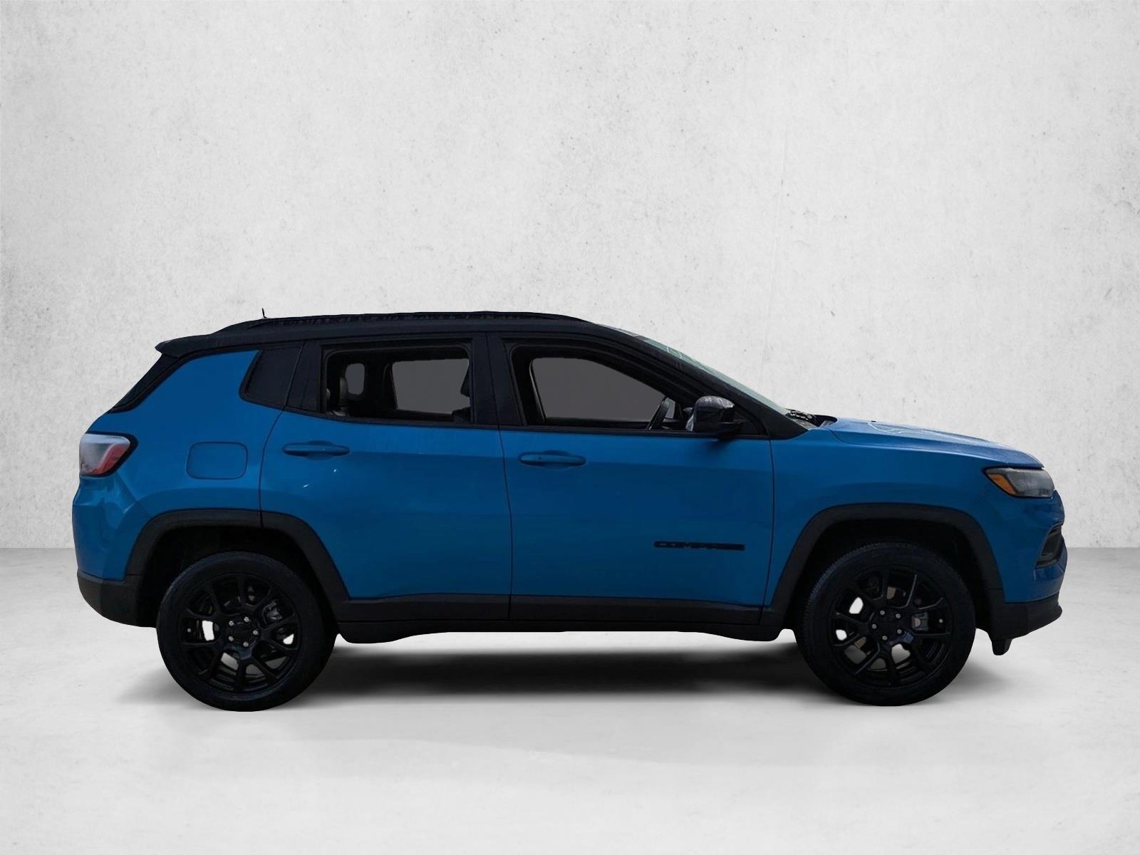 2022 Jeep Compass Latitude photo 4