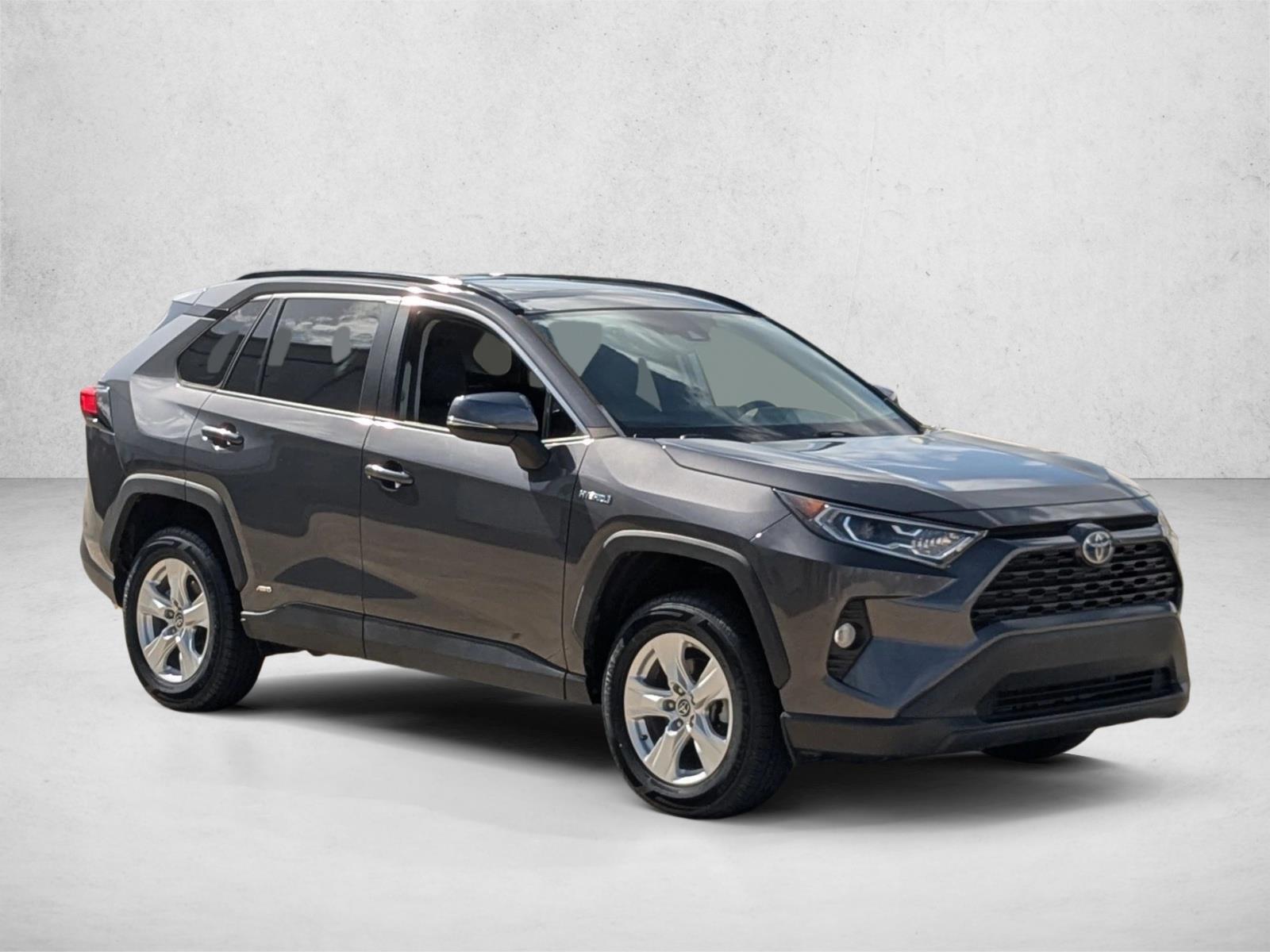 2020 Toyota RAV4 Hybrid XLE photo 3