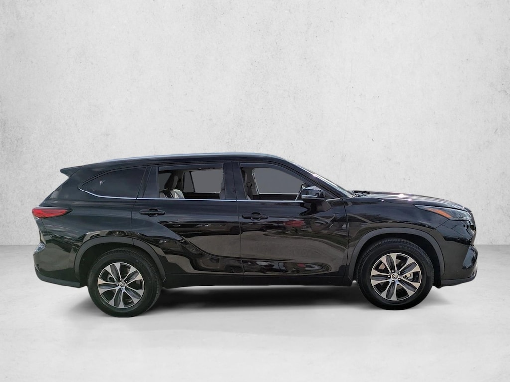 Used 2022 Toyota Highlander XLE SUV