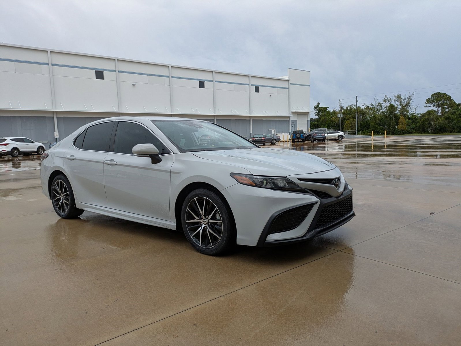 2024 Toyota Camry SE photo 3