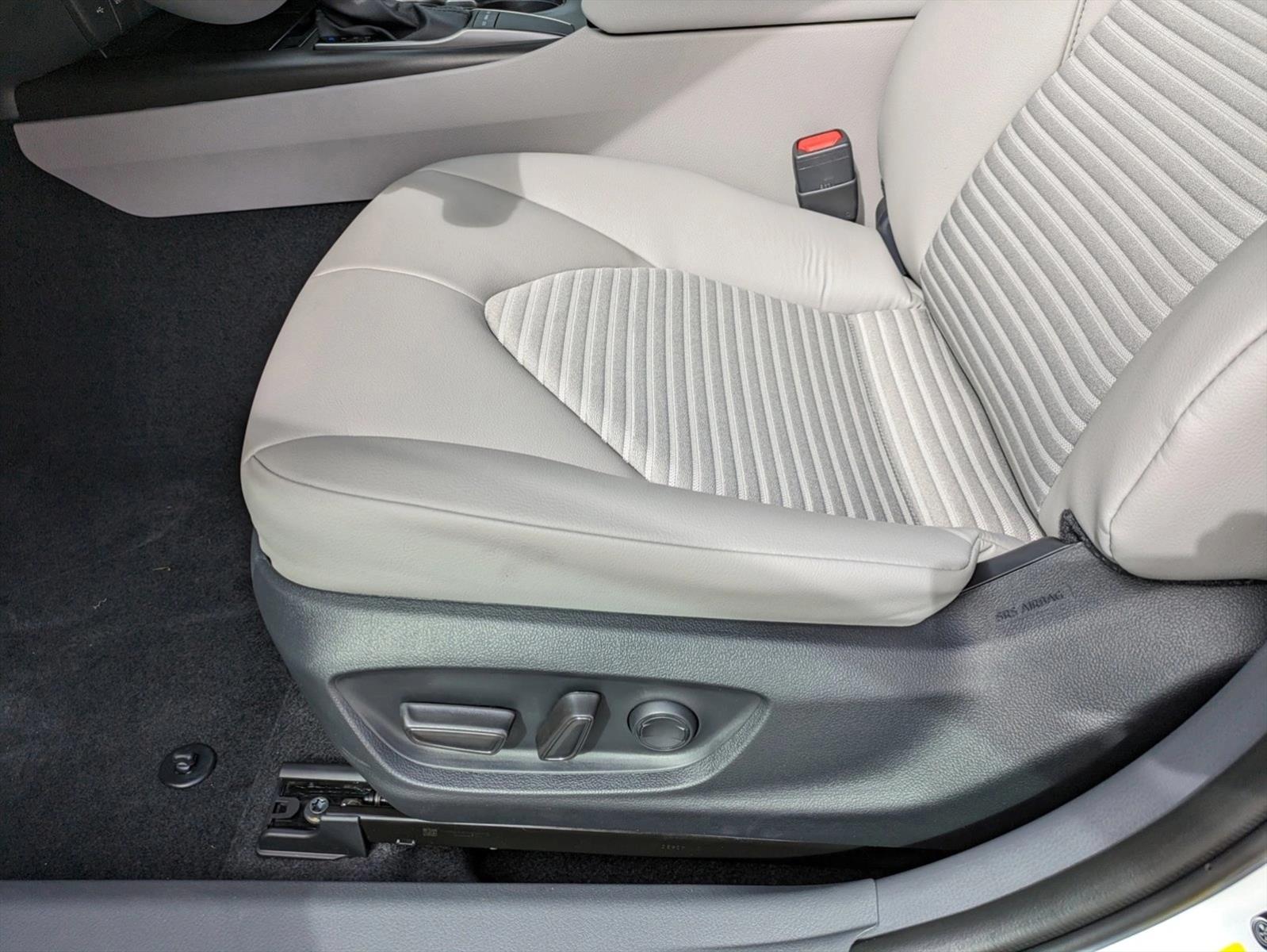 2024 Toyota Camry SE photo 4