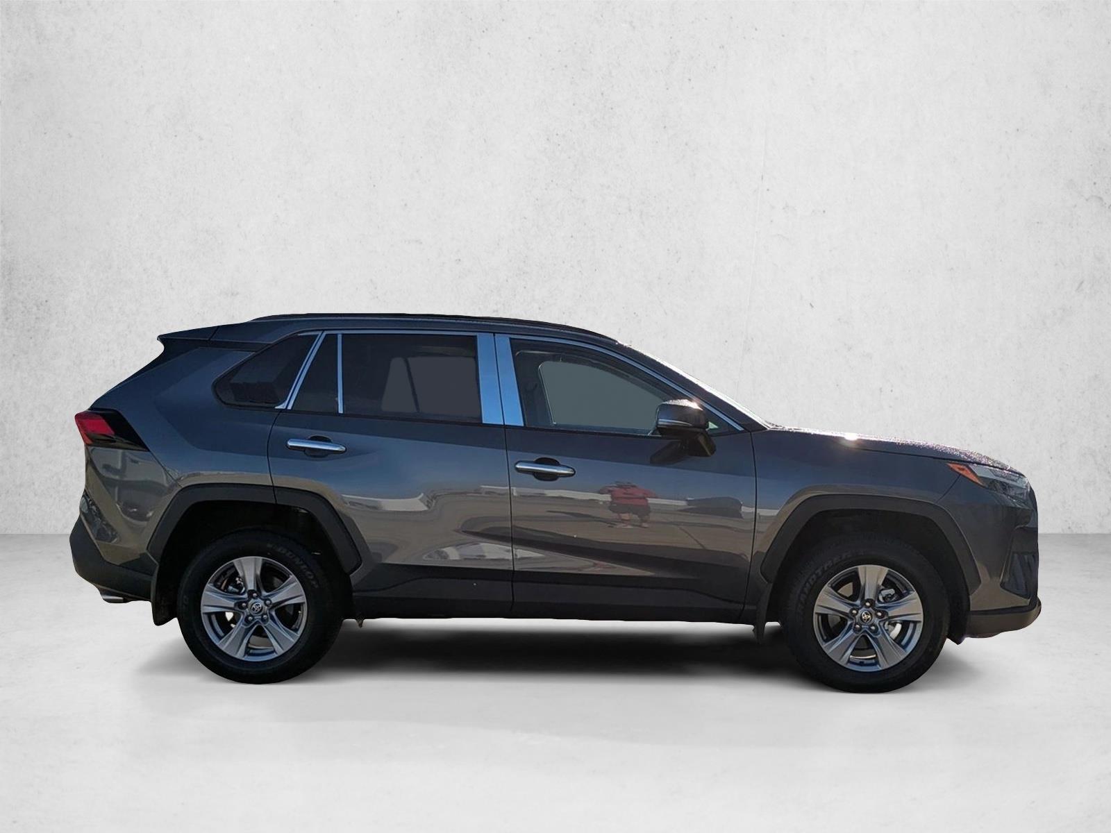 2025 Toyota RAV4 XLE photo 2