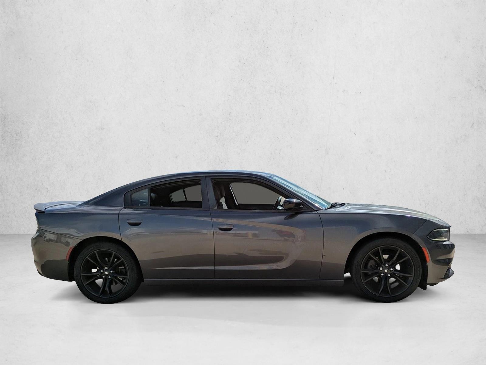 2018 Dodge Charger SXT photo 4