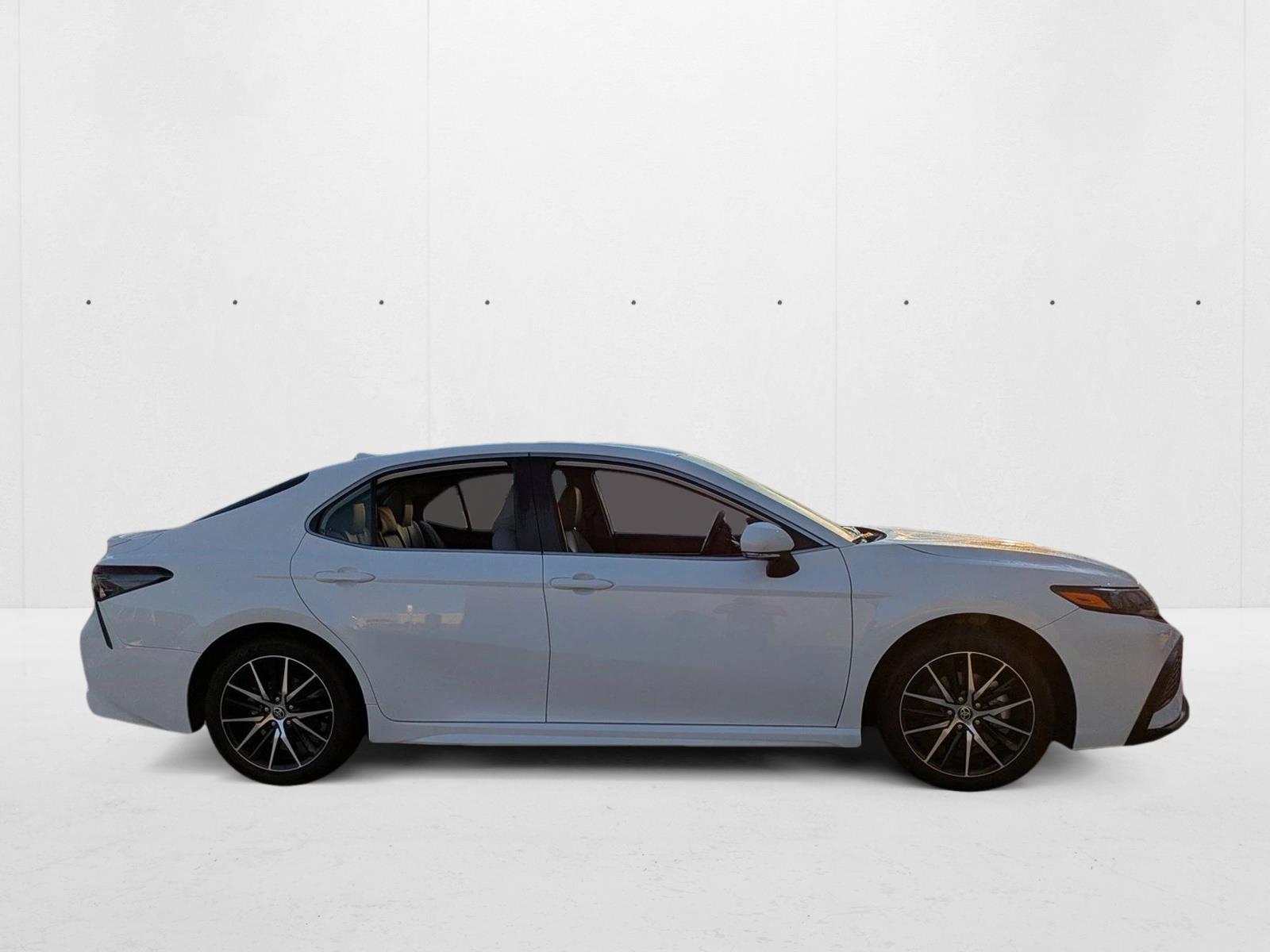 2024 Toyota Camry SE photo 4