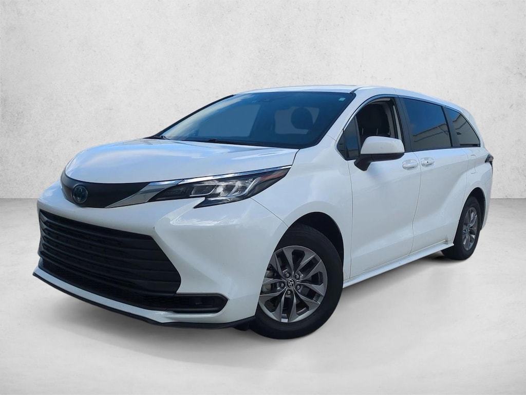 Used 2023 Toyota Sienna LE 8 Passenger Van Passenger Van